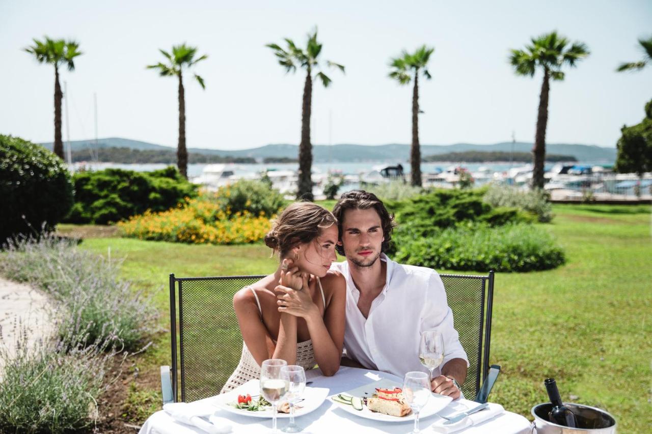 Hotel Ilirija Biograd Na Moru Buitenkant foto