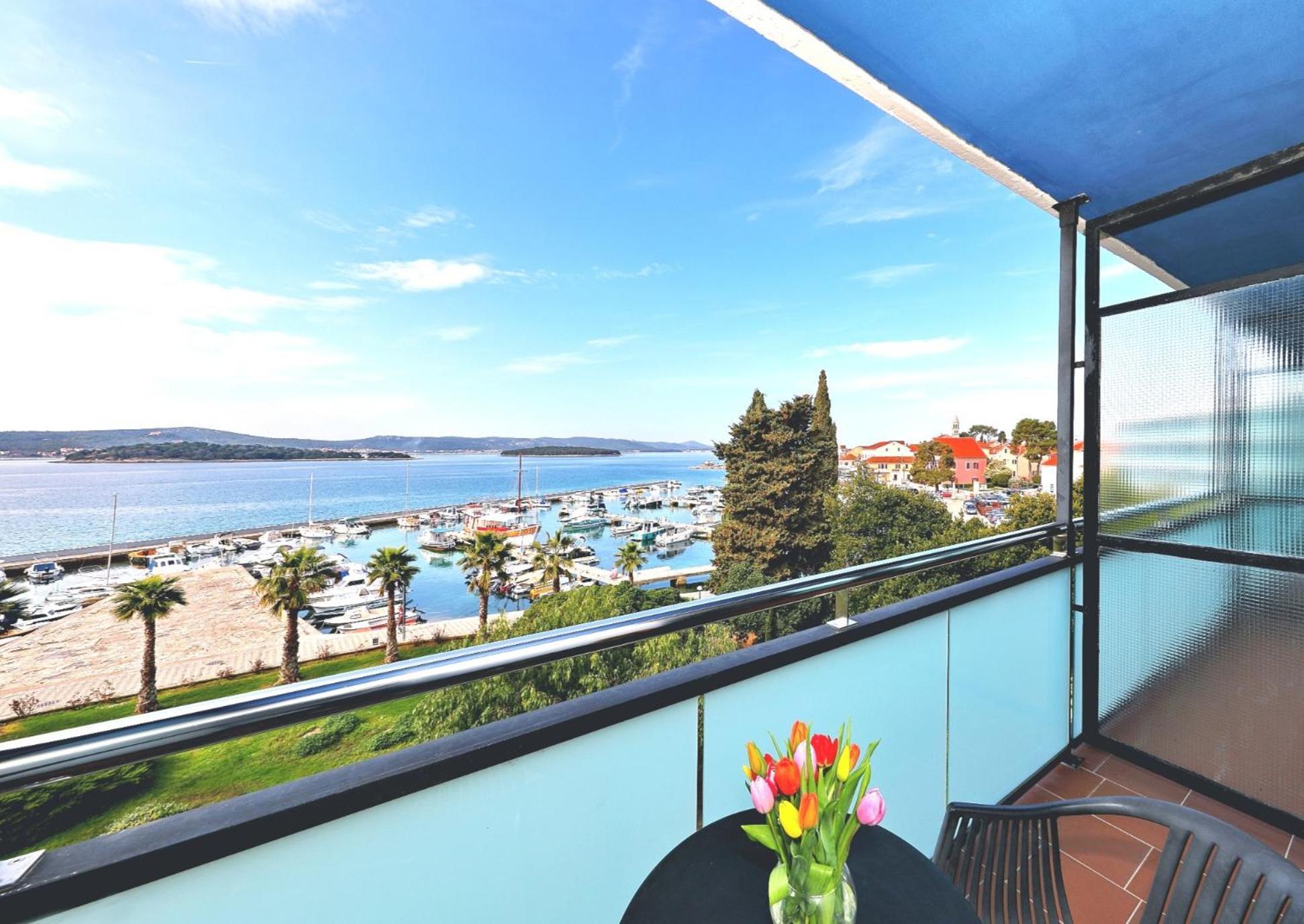 Hotel Ilirija Biograd Na Moru Buitenkant foto